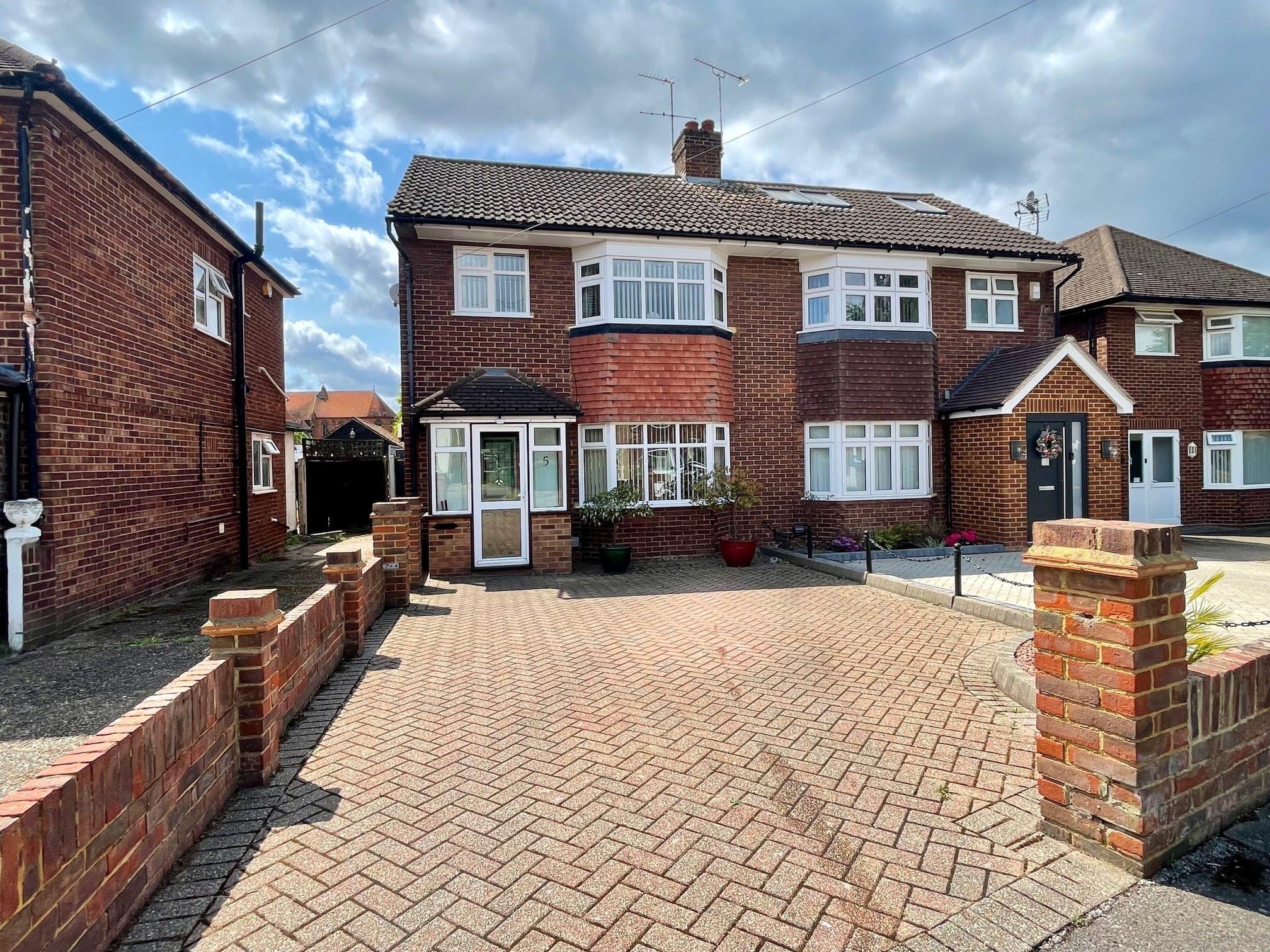 5 Wolsey Road, Sunbury on THames, Middlesex, TW16 7TU