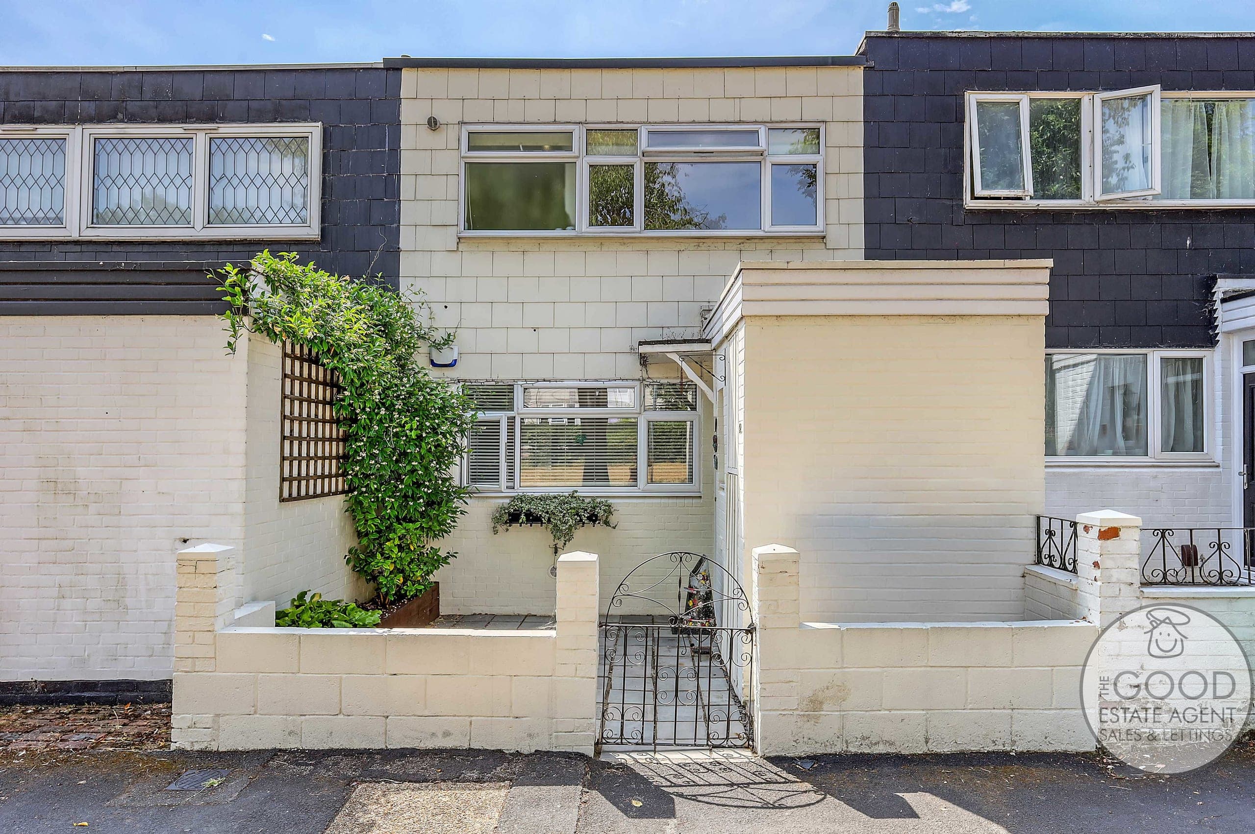 32 Longcroft Rise, Loughton, IG10 3NB