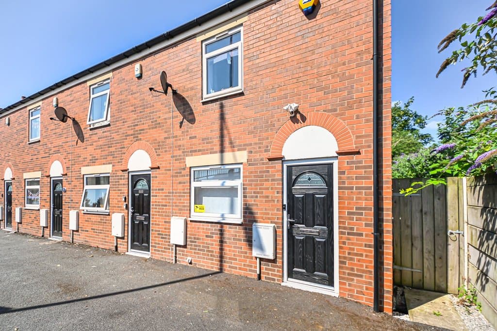 Warrington Road, Leigh, WN73EB
