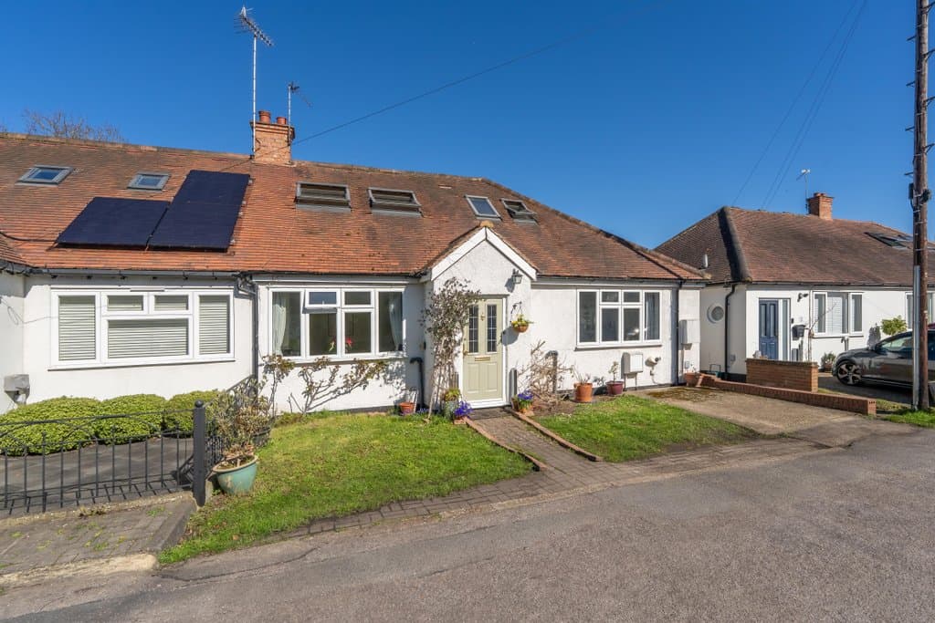 Willow Way, Sunbury on Thames, Middlesex, TW16 6BT