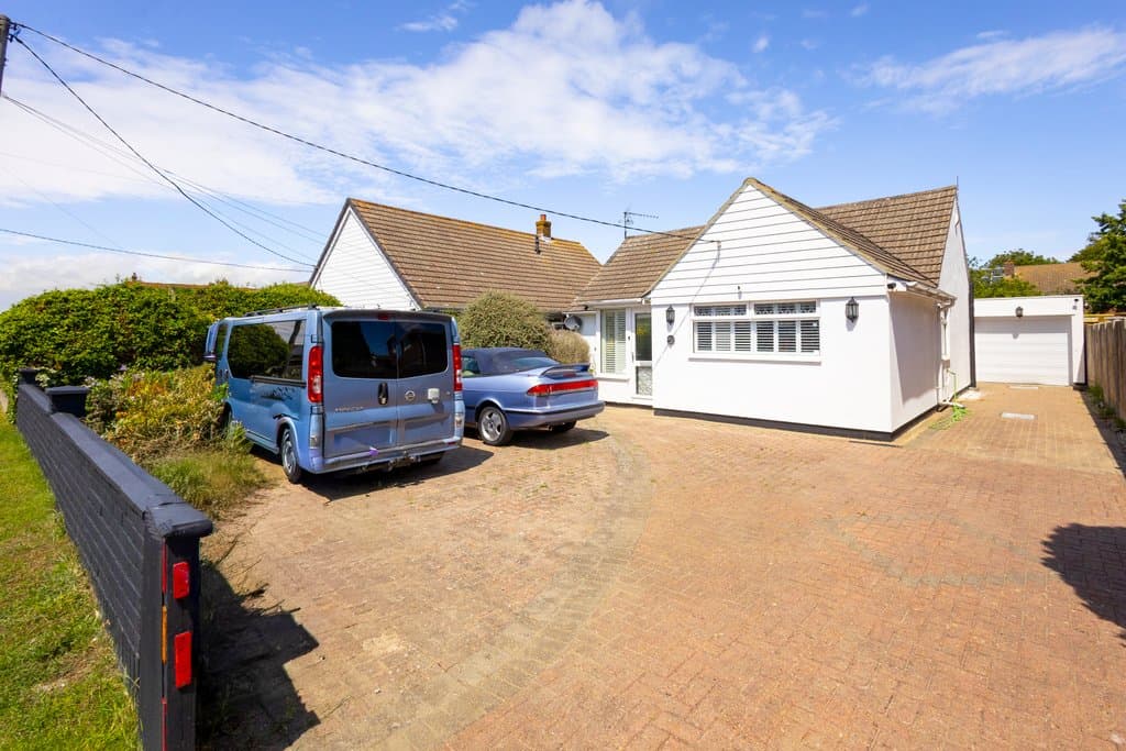 Queens Road, Littlestone, New Romney, Kent, TN28 8LS
