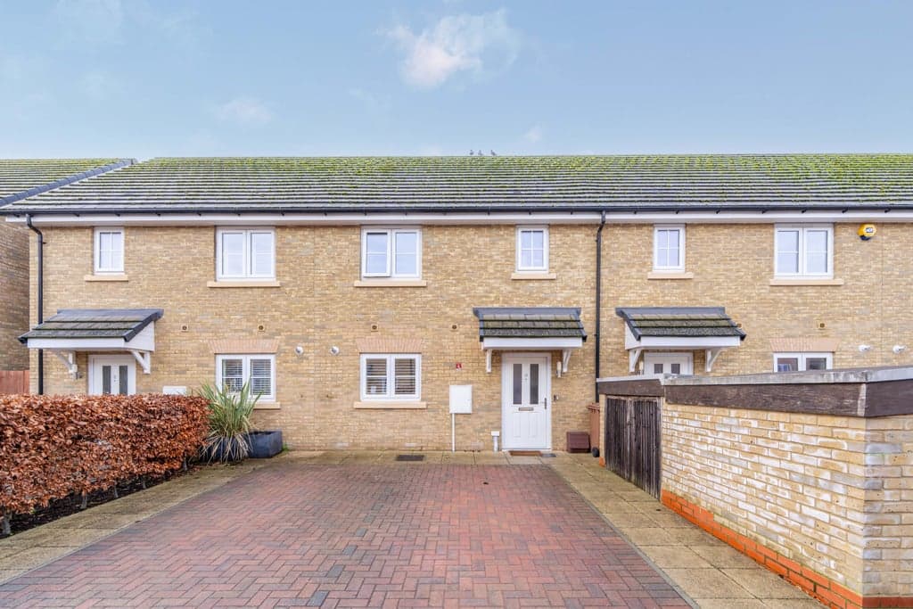 Blacksmith Close, Sunbury on Thames, Middlesex TW16 6BF