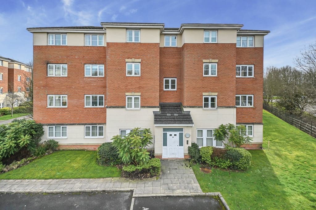 3 Ledgard Avenue, Leigh WN7 4BN