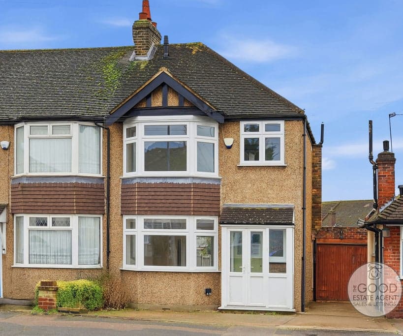 Oakwood Hill, Loughton IG10 3EW