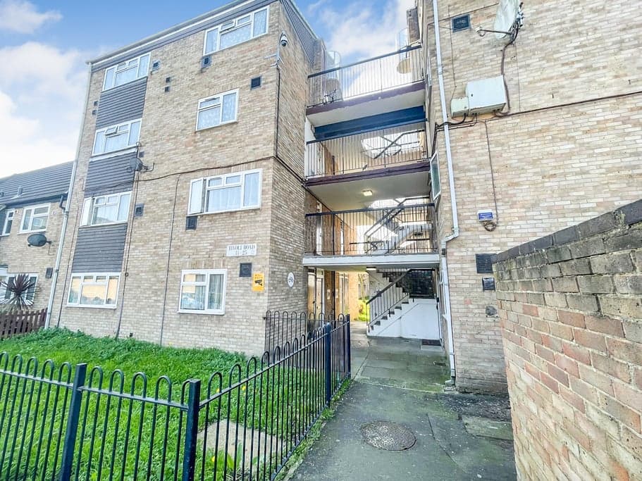 25 Tivoli Road, Hounslow, Middlesex, TW4 6AD